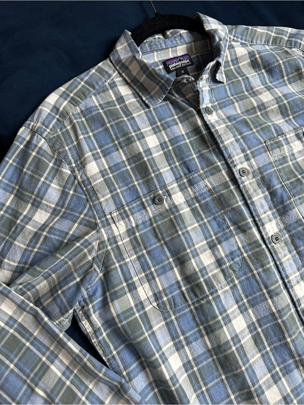 Patagonia Men's Long-Sleeved organic Pima Cotton button up collared Shirt